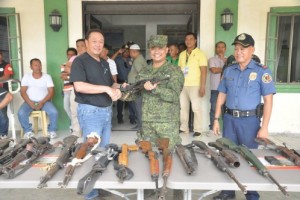 Maguindanao town execs hand over 22 loose firearms